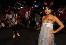 万博电竞 自分が着る洋服もふわふわした可愛いものが好みで、小学校に入学した時には髪の毛も肩くらいまで伸ばしていました